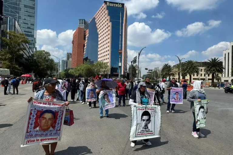 Padres de los 43 exigen a la SRE extradiciones clave en el caso ...
